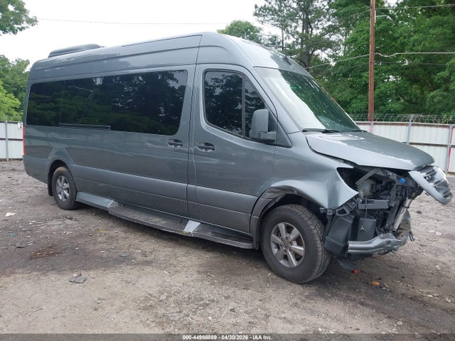 Salvage Mercedes-Benz Sprinter 2500 Image