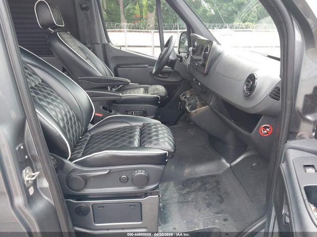 Mercedes-Benz Sprinter 2500 High Roof V6