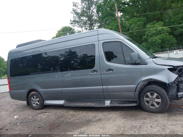 Mercedes-Benz Sprinter 2500 High Roof V6