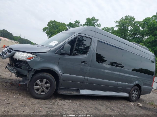 Mercedes-Benz Sprinter 2500 High Roof V6