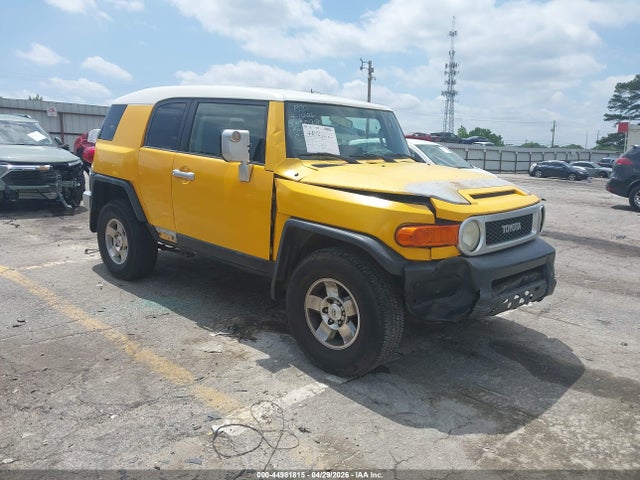 Salvage Toyota FJ Cruiser Image