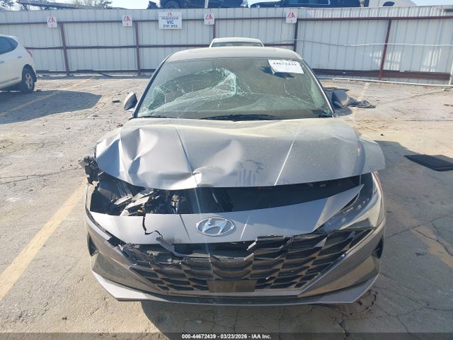 Hyundai ELANTRA Sel