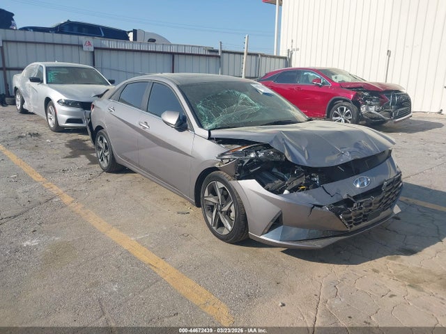 Salvage Hyundai ELANTRA Image