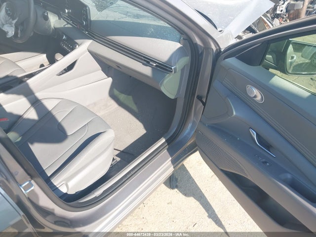 Hyundai ELANTRA Sel