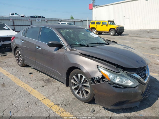 Salvage Nissan Altima Image