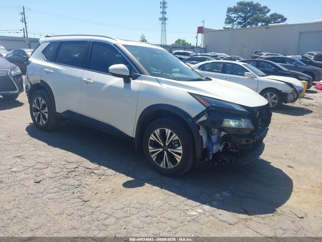 Salvage Nissan Rogue Image