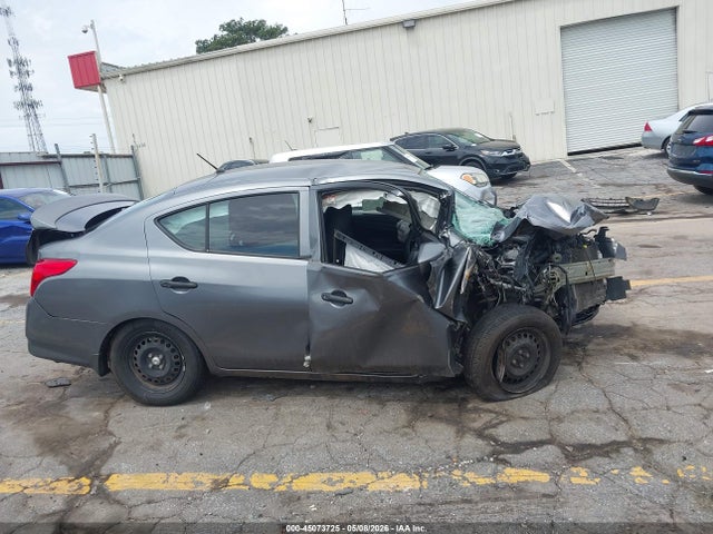 Nissan Versa 1.6 S+