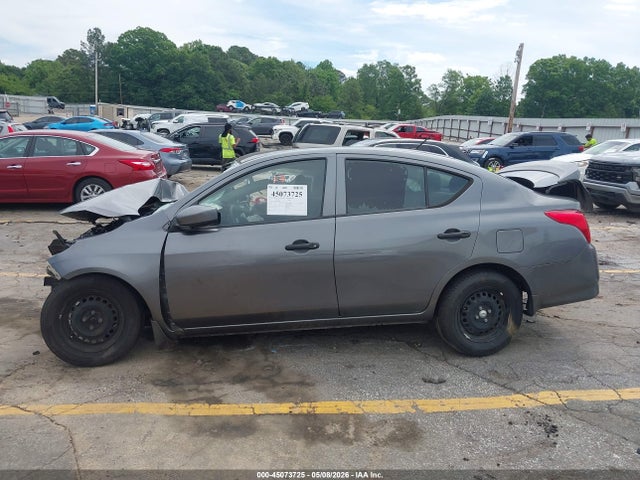 Nissan Versa 1.6 S+