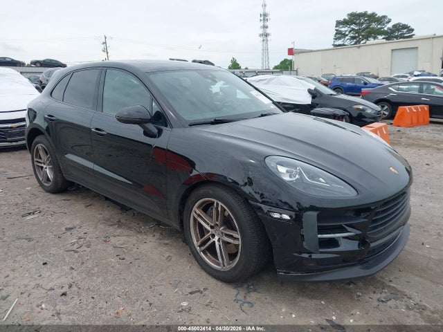 Salvage Porsche Macan Image