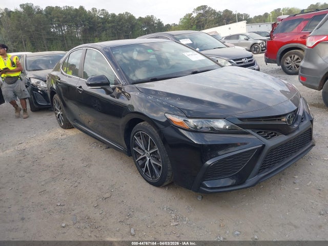 Salvage Toyota Camry Image