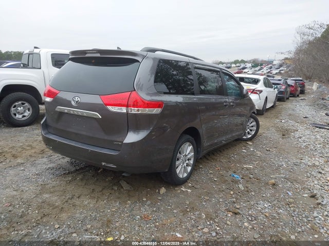 Toyota Sienna Limited V6