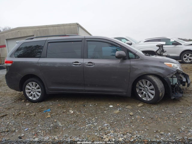 Toyota Sienna Limited V6