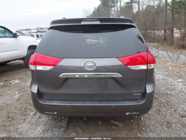 Toyota Sienna Limited V6