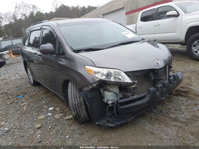 Salvage Toyota Sienna Image