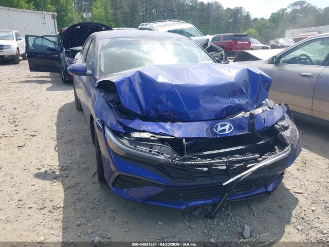 Salvage Hyundai ELANTRA Image