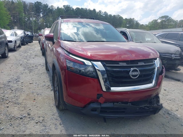 Salvage Nissan Pathfinder Image