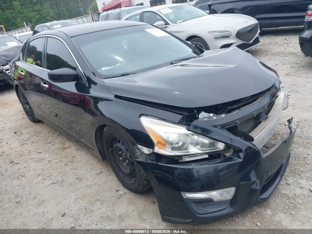 Salvage Nissan Altima Image