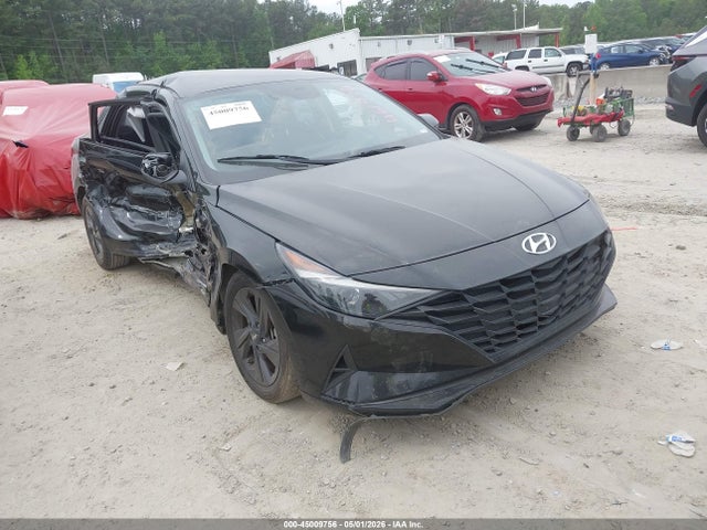 Salvage Hyundai ELANTRA Image