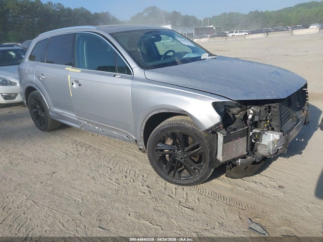 Salvage Audi Q7 Image