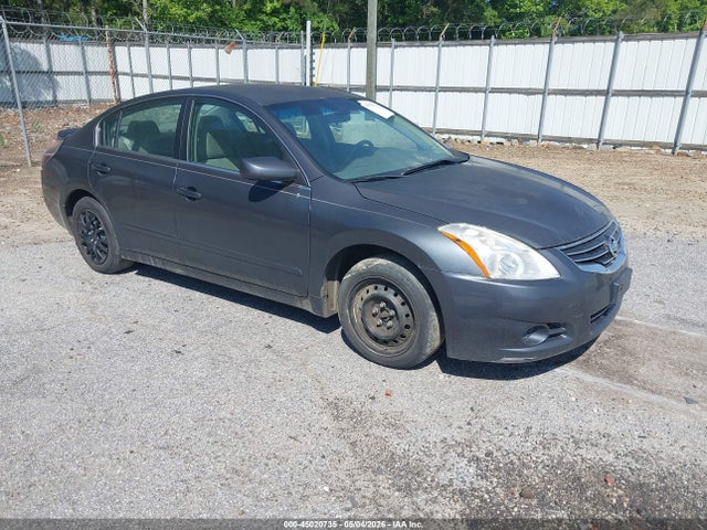 Salvage Nissan Altima Image