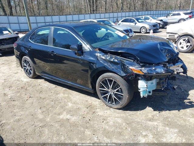 Salvage Toyota Camry Image