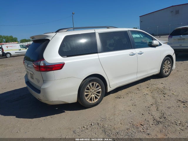 Toyota Sienna Xle Premium 8 Passenger