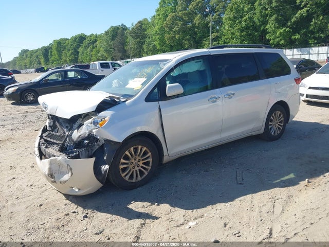 Toyota Sienna Xle Premium 8 Passenger