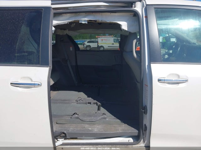 Toyota Sienna Xle Premium 8 Passenger