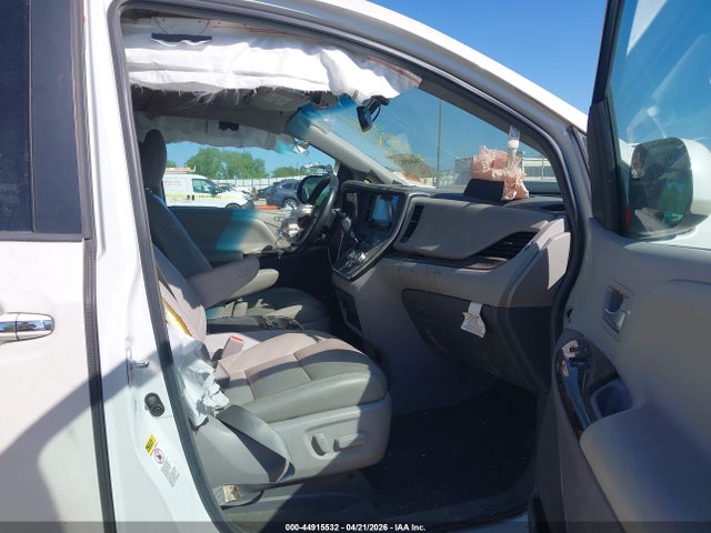 Toyota Sienna Xle Premium 8 Passenger
