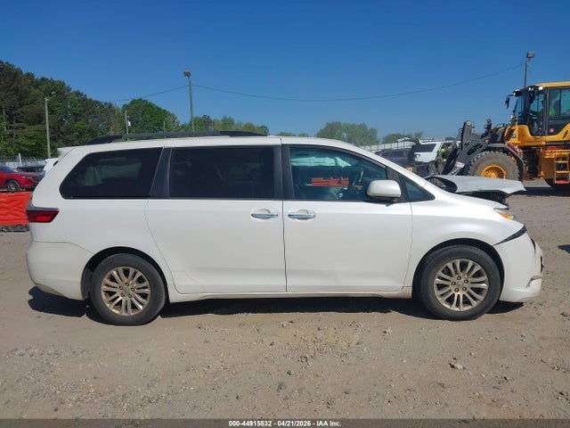 Toyota Sienna Xle Premium 8 Passenger