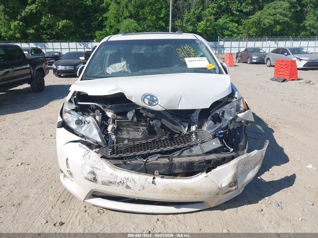 Toyota Sienna Xle Premium 8 Passenger
