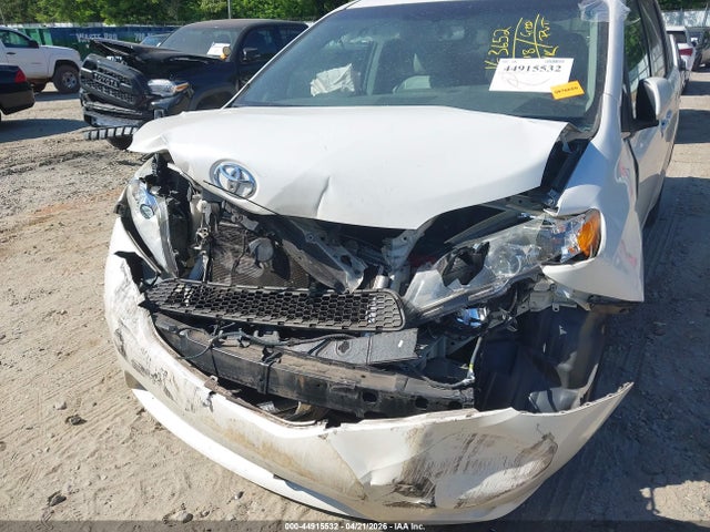 Toyota Sienna Xle Premium 8 Passenger