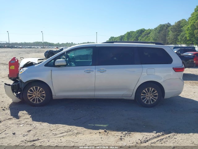 Toyota Sienna Xle Premium 8 Passenger