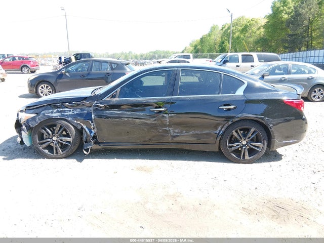 INFINITI Q50 Premium