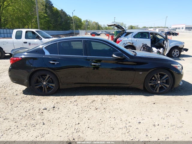 INFINITI Q50 Premium