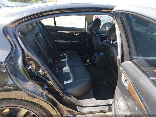 INFINITI Q50 Premium