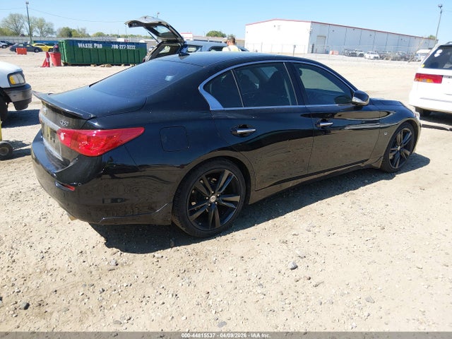 INFINITI Q50 Premium
