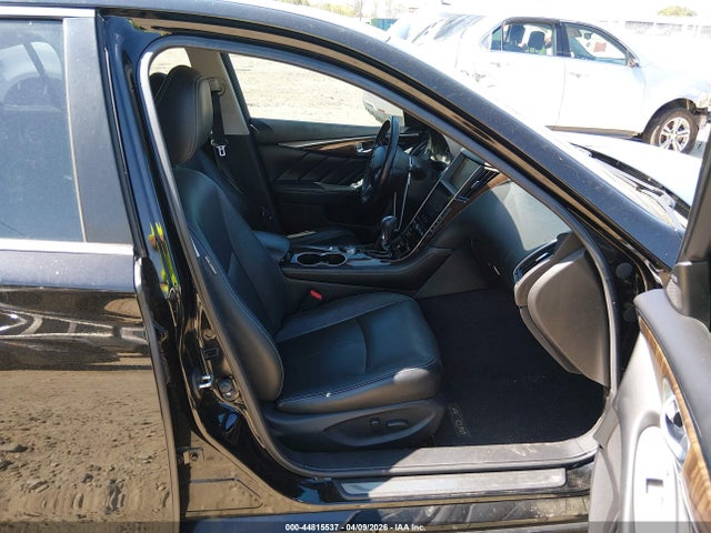 INFINITI Q50 Premium
