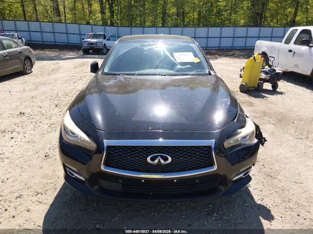 INFINITI Q50 Premium