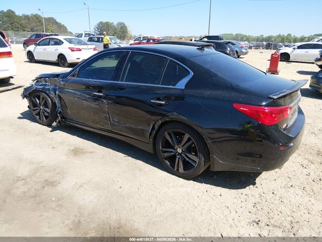 INFINITI Q50 Premium