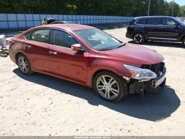 Salvage Nissan Altima Image