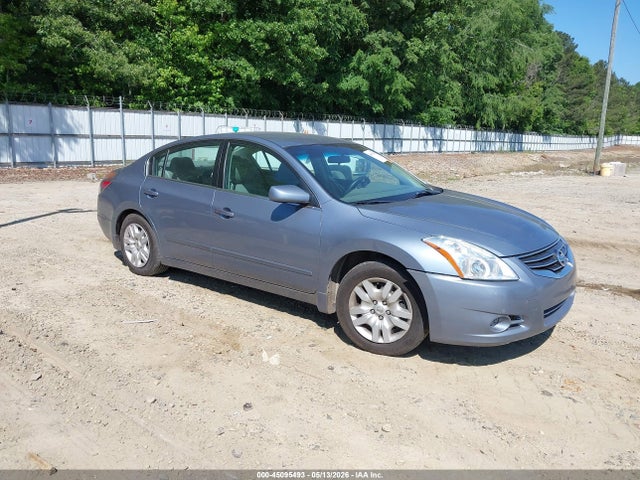 Salvage Nissan Altima Image