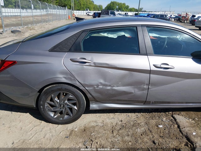 Hyundai ELANTRA Sel