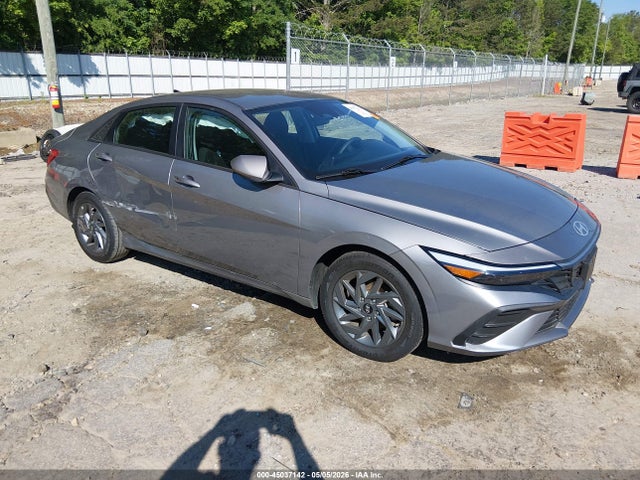 Salvage Hyundai ELANTRA Image
