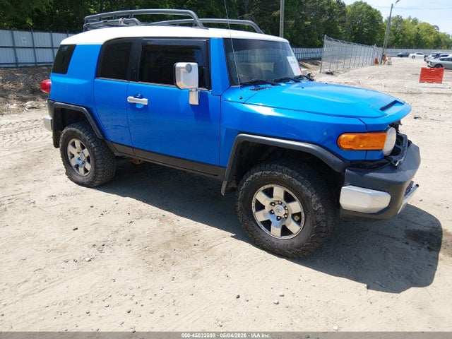 Salvage Toyota FJ Cruiser Image
