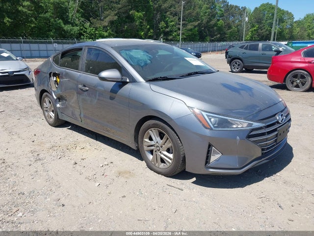 Salvage Hyundai ELANTRA Image