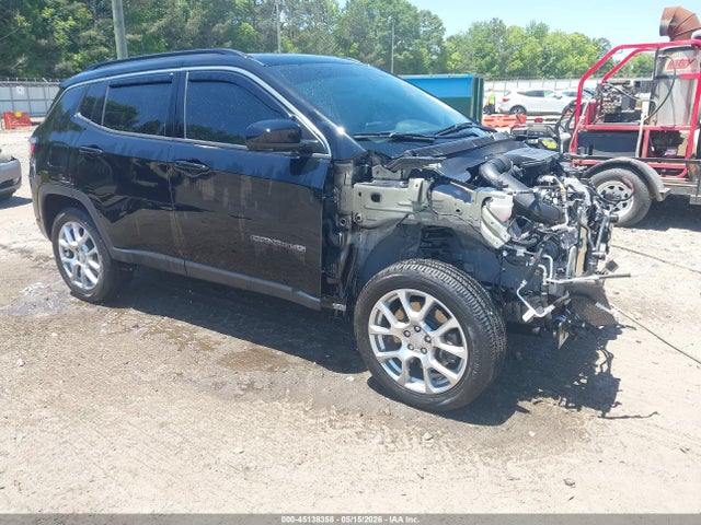 Salvage Jeep Compass Image