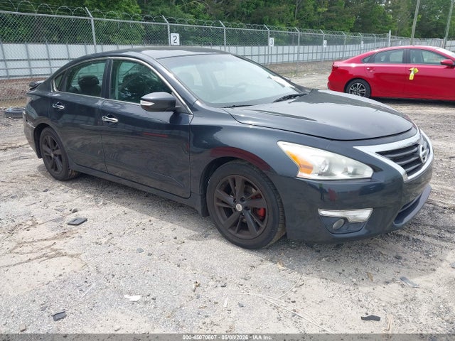 Salvage Nissan Altima Image