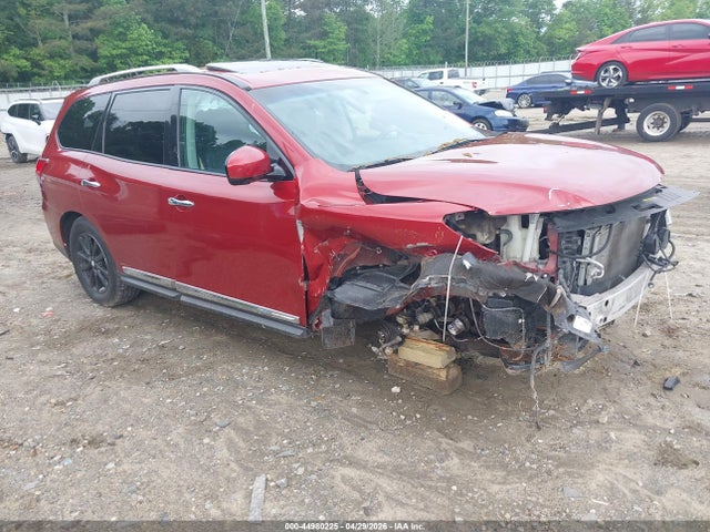 Salvage Nissan Pathfinder Image