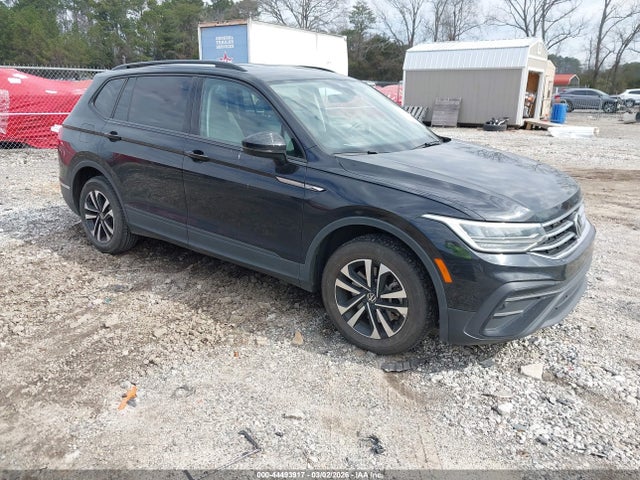 Salvage Volkswagen Tiguan Image